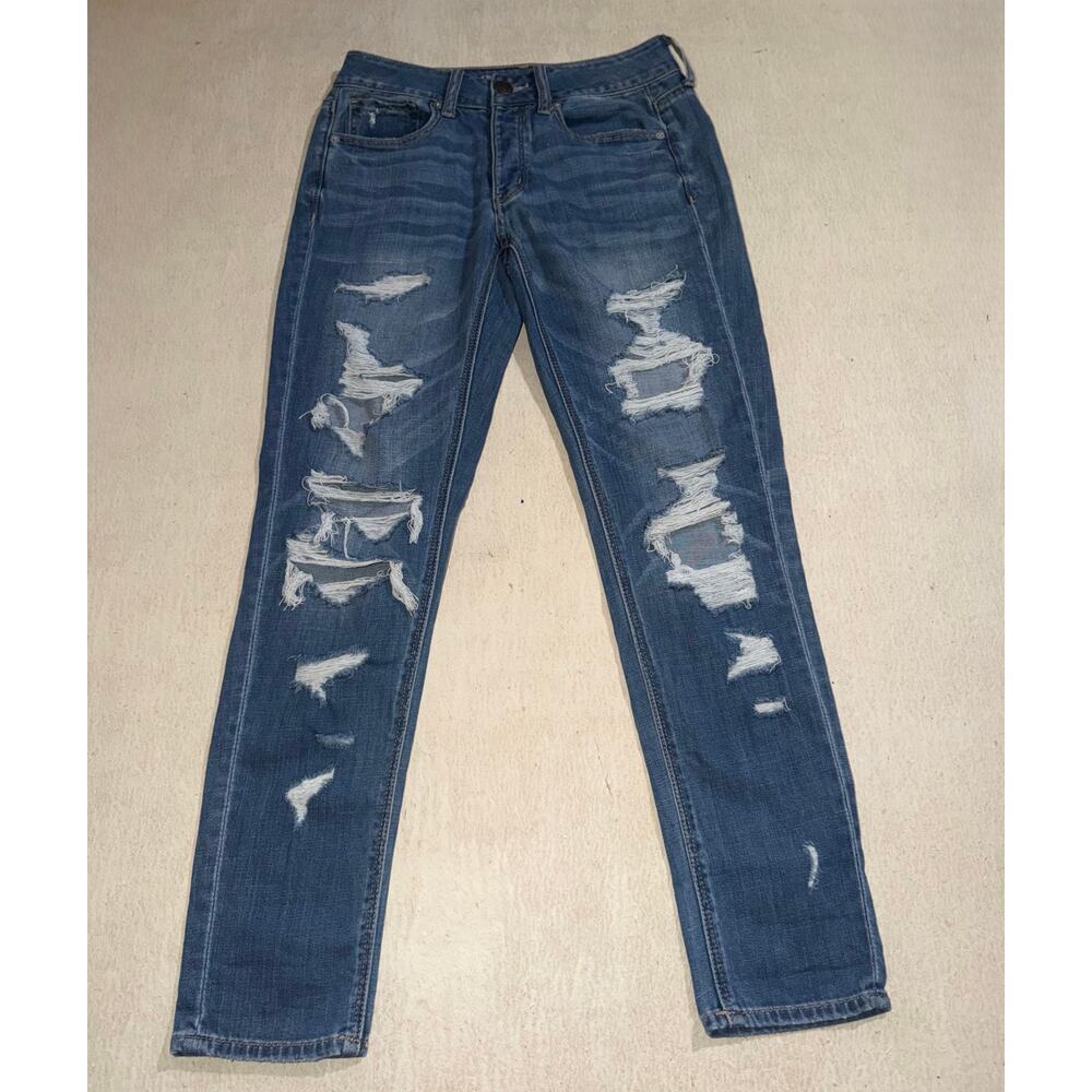 American Eagle women’s distressed tomgirl blue jeans - Picture 15 of 16